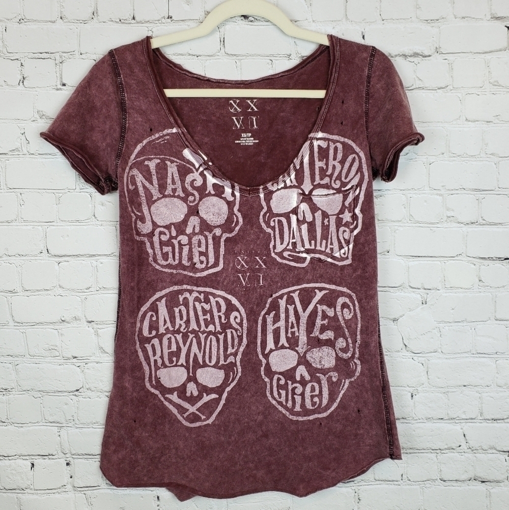United XXVI Skull Distressed V Neck T-Shirt XS